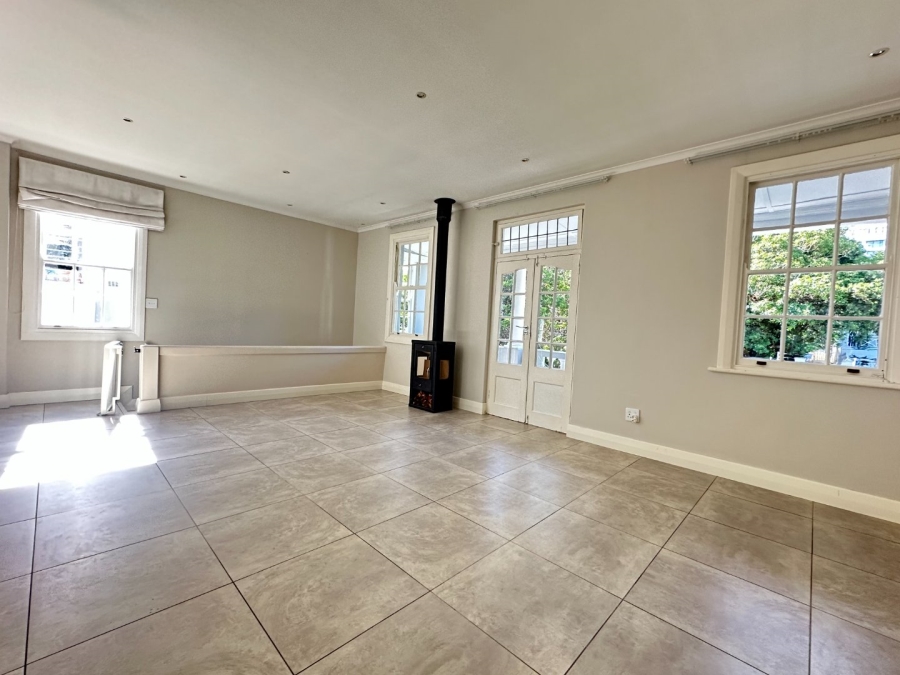 To Let 3 Bedroom Property for Rent in Green Point Western Cape